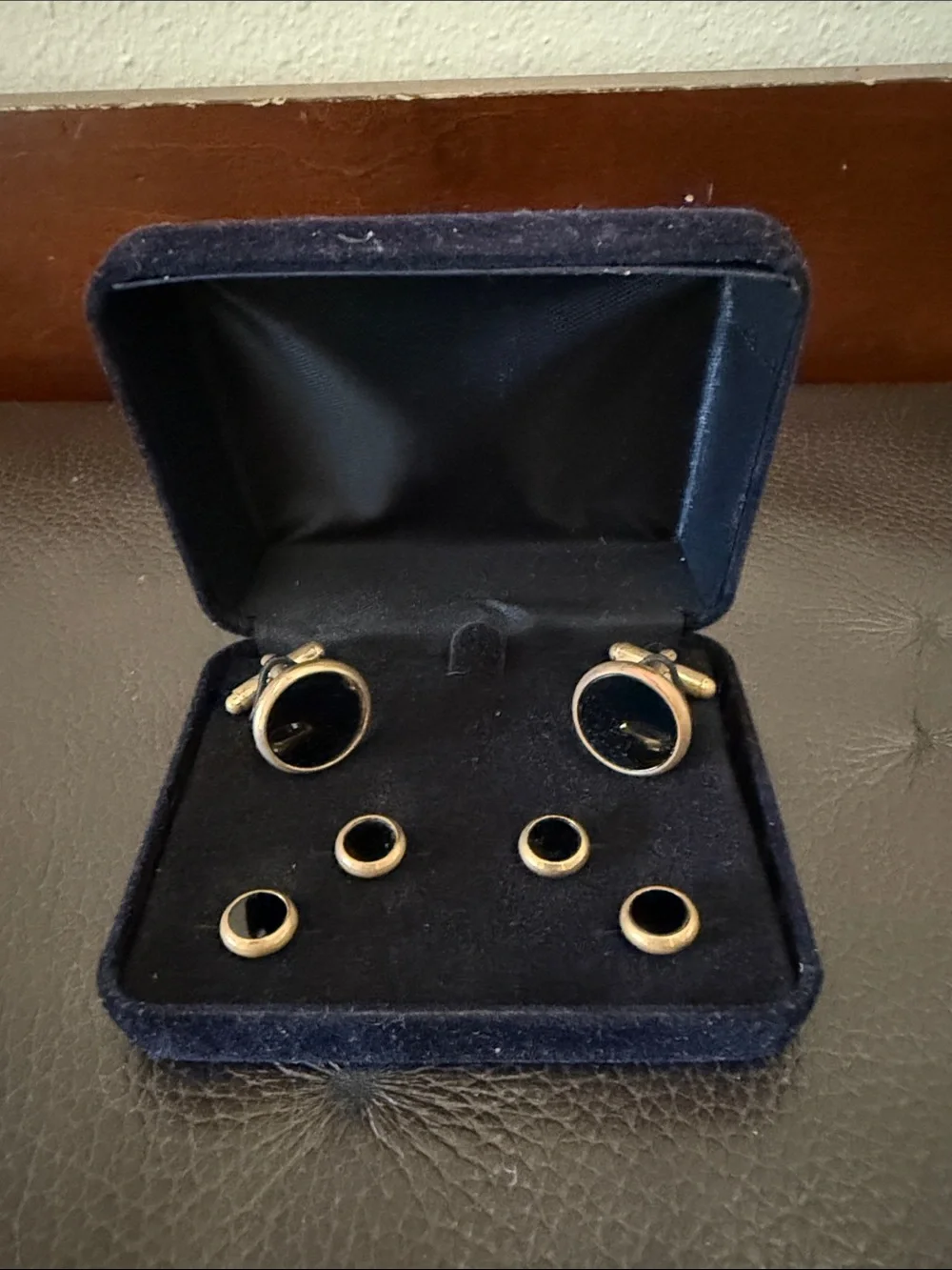 Vtg Formal Cuff Links & Shirt Studs w/a Round Black Onyx Design & Gold Tones